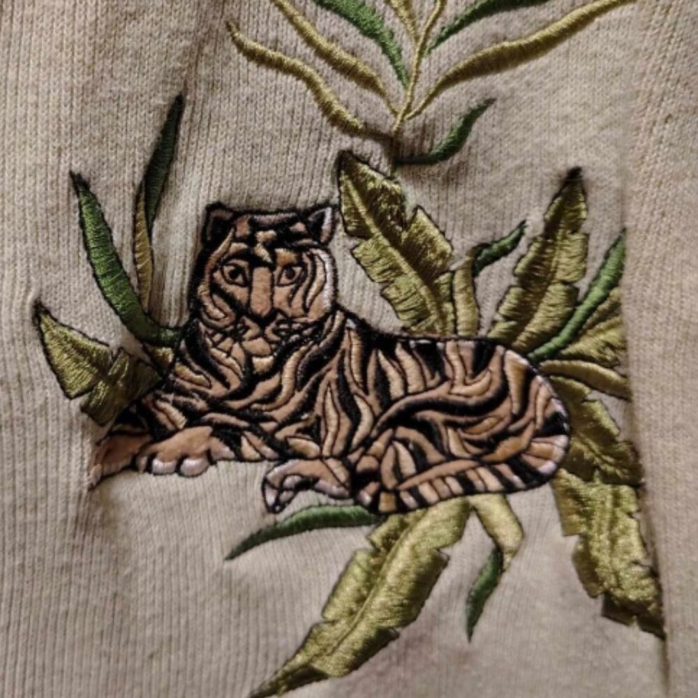Vintage 1980s Jenny Mint Green Zebra-Tiger Embroidered Button-Up Sweater Top